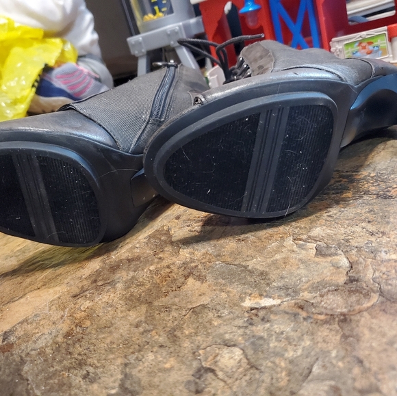 Vera Wang Heels Size 7 - Picture 4 of 4